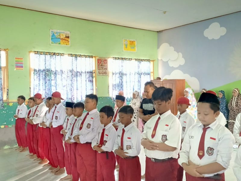 Program Sholat Dhuha dan Sholat Dzuhur Berjama’ah di SDN 1 Bayeman Tahun Ajaran 2025/2026